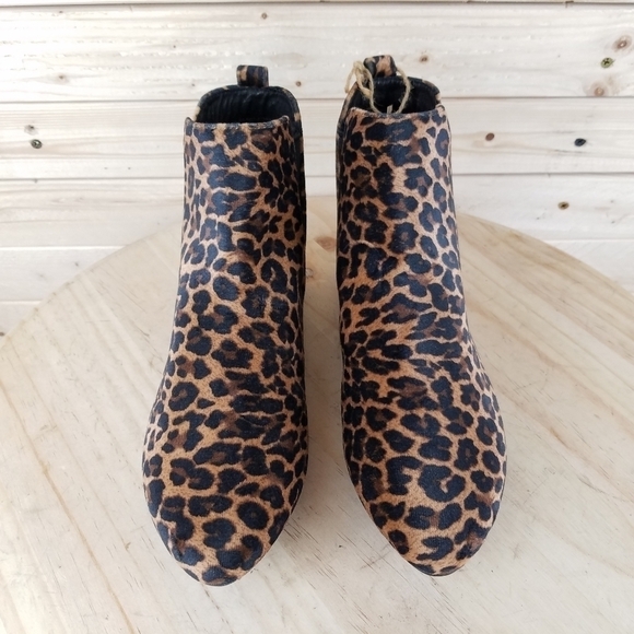 BORN REMO 6 US Leopard Print Ankle Boots Fabric Booties Slip-on/Pull-on NEW - Picture 2 of 11